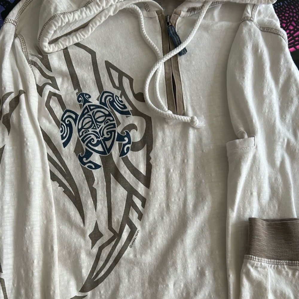 Men’s hooded t shirt